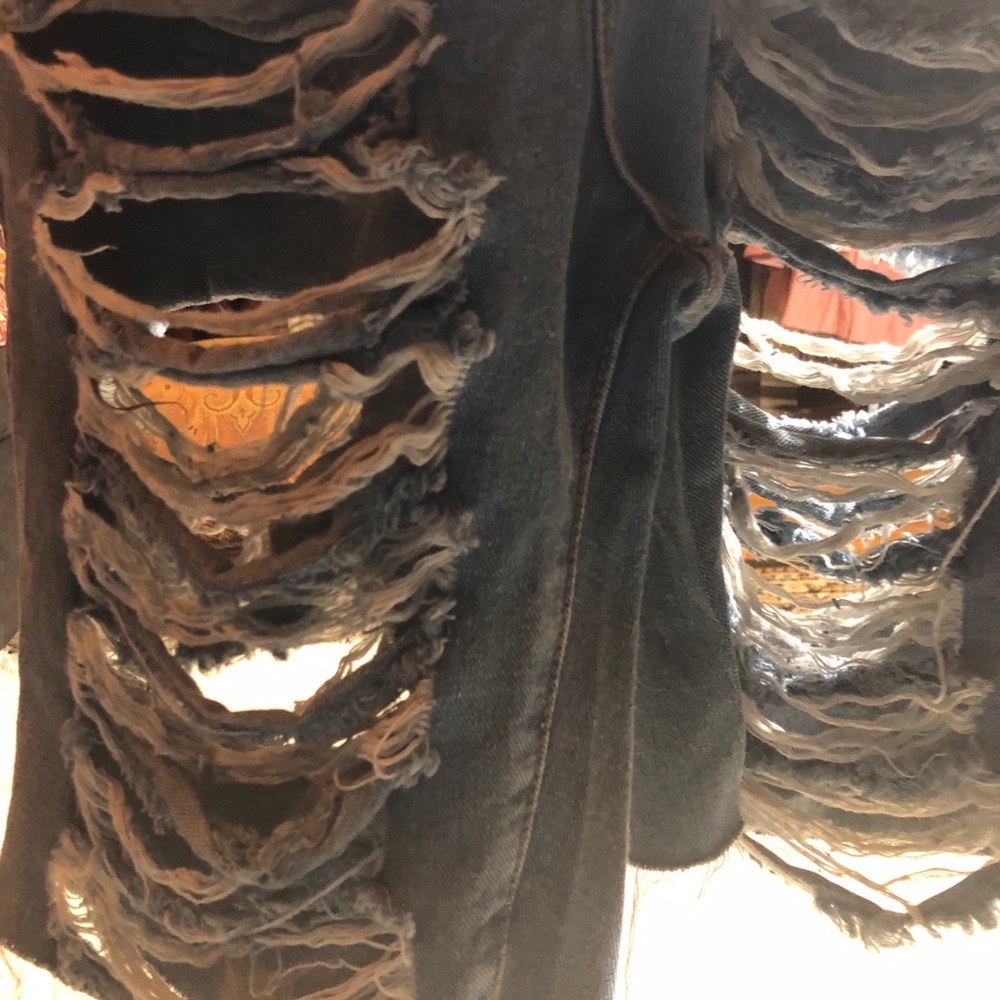 Distressed Denim Shorts - Picture 5 of 5